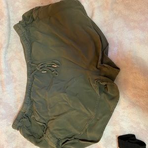 H&M green shorts